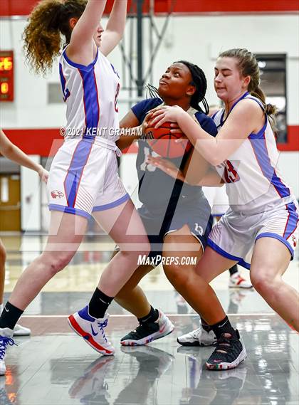 Thumbnail 1 in University vs South Putnam (IHSAA 2A Regional Final) photogallery.