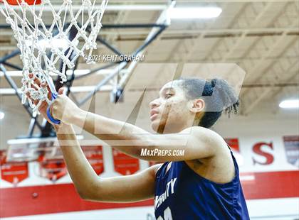 Thumbnail 1 in University vs South Putnam (IHSAA 2A Regional Final) photogallery.