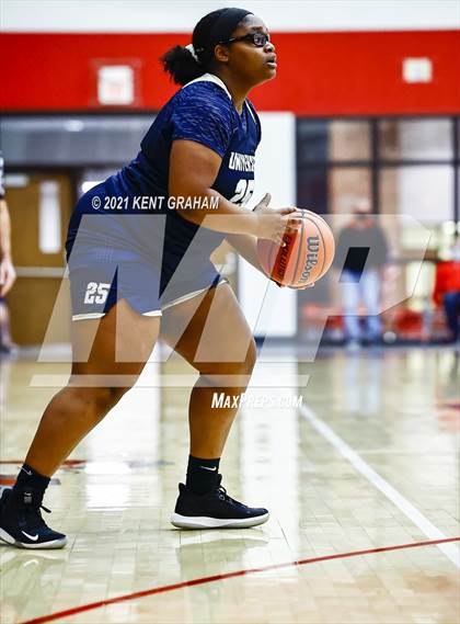 Thumbnail 1 in University vs South Putnam (IHSAA 2A Regional Final) photogallery.