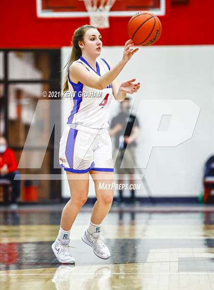 Thumbnail 3 in University vs South Putnam (IHSAA 2A Regional Final) photogallery.