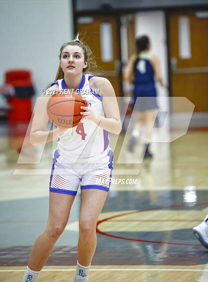 Thumbnail 1 in University vs South Putnam (IHSAA 2A Regional Final) photogallery.