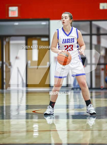 Thumbnail 3 in University vs South Putnam (IHSAA 2A Regional Final) photogallery.