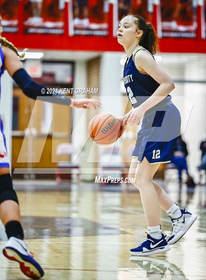 Thumbnail 2 in University vs South Putnam (IHSAA 2A Regional Final) photogallery.