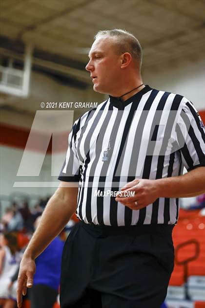 Thumbnail 3 in University vs South Putnam (IHSAA 2A Regional Final) photogallery.