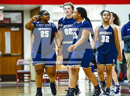 Thumbnail 2 in University vs South Putnam (IHSAA 2A Regional Final) photogallery.