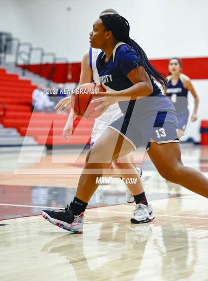Thumbnail 2 in University vs South Putnam (IHSAA 2A Regional Final) photogallery.