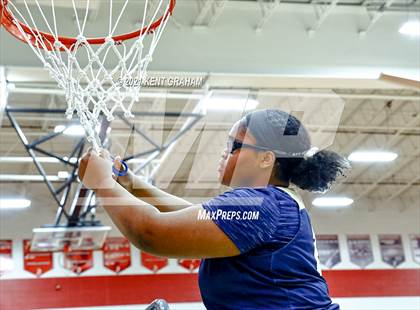 Thumbnail 3 in University vs South Putnam (IHSAA 2A Regional Final) photogallery.