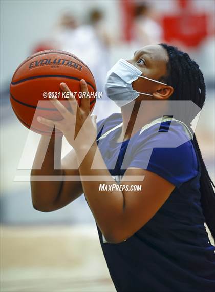 Thumbnail 1 in University vs South Putnam (IHSAA 2A Regional Final) photogallery.