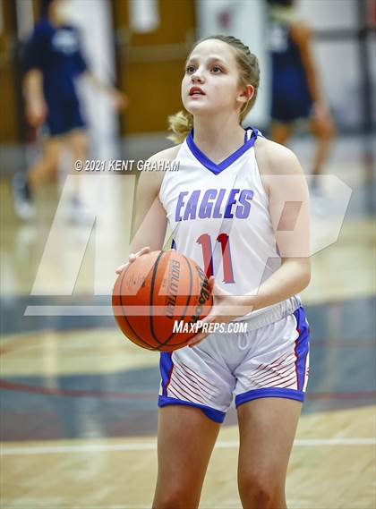 Thumbnail 1 in University vs South Putnam (IHSAA 2A Regional Final) photogallery.