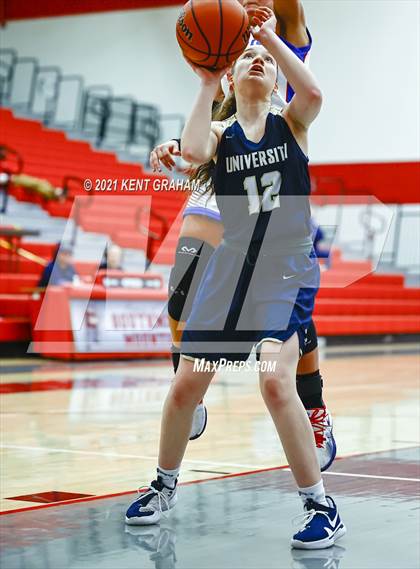 Thumbnail 1 in University vs South Putnam (IHSAA 2A Regional Final) photogallery.