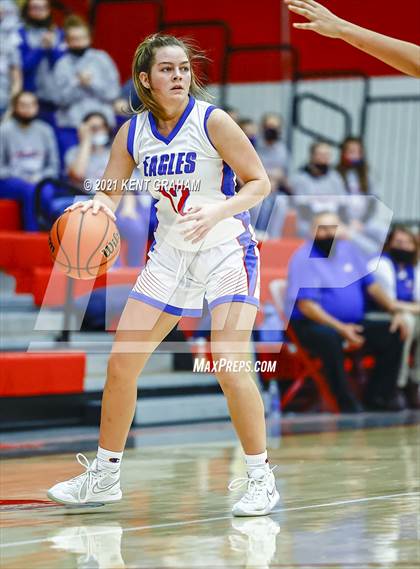 Thumbnail 2 in University vs South Putnam (IHSAA 2A Regional Final) photogallery.