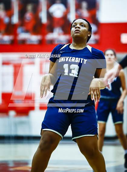 Thumbnail 2 in University vs South Putnam (IHSAA 2A Regional Final) photogallery.