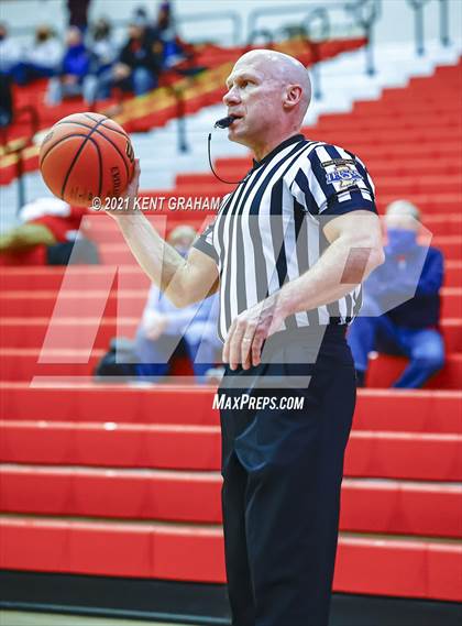 Thumbnail 1 in University vs South Putnam (IHSAA 2A Regional Final) photogallery.