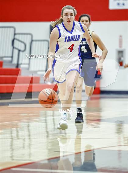 Thumbnail 1 in University vs South Putnam (IHSAA 2A Regional Final) photogallery.