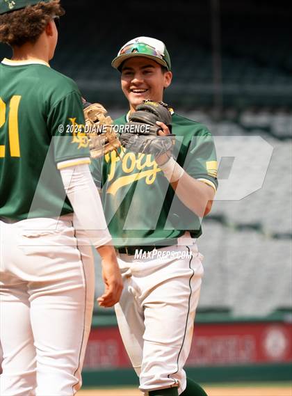 Thumbnail 1 in Santa Ana vs Long Beach Poly (Halo Classic) photogallery.