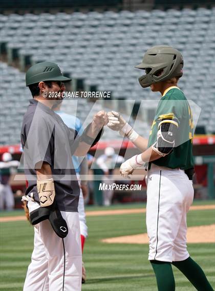 Thumbnail 1 in Santa Ana vs Long Beach Poly (Halo Classic) photogallery.