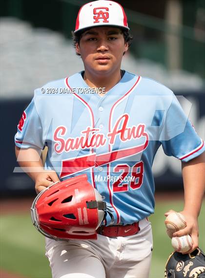 Thumbnail 1 in Santa Ana vs Long Beach Poly (Halo Classic) photogallery.