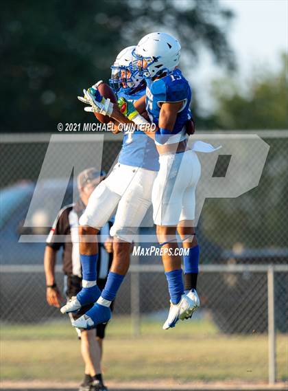 Thumbnail 1 in Bandera @ Natalia (Scrimmage) photogallery.