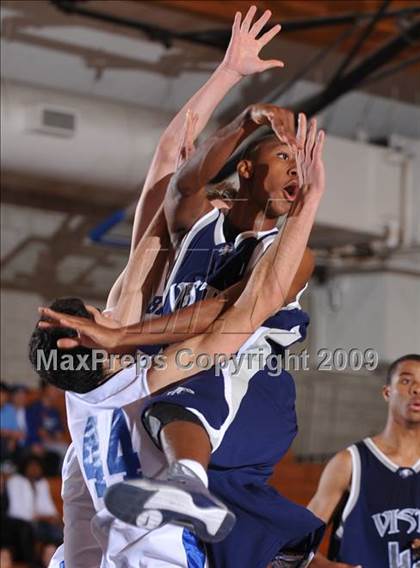 Thumbnail 3 in Rancho Bernardo vs Vista del Lago (MaxPreps Holiday Classic) photogallery.