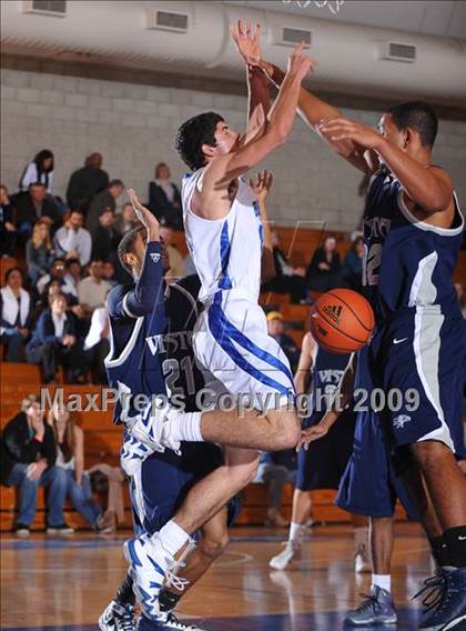 Thumbnail 3 in Rancho Bernardo vs Vista del Lago (MaxPreps Holiday Classic) photogallery.