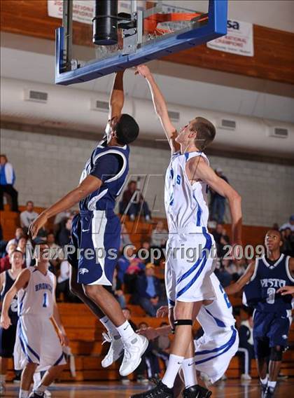 Thumbnail 3 in Rancho Bernardo vs Vista del Lago (MaxPreps Holiday Classic) photogallery.