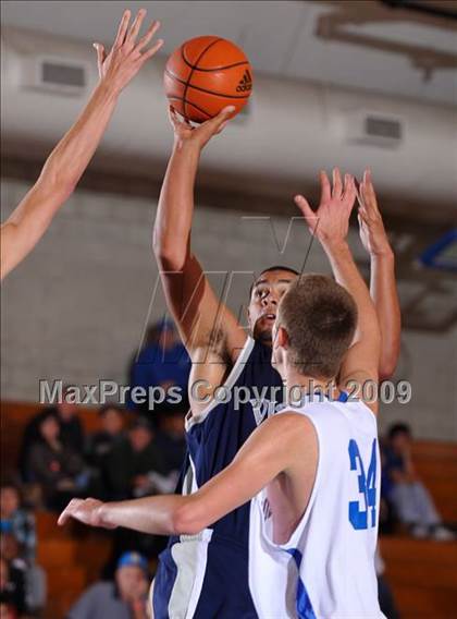Thumbnail 3 in Rancho Bernardo vs Vista del Lago (MaxPreps Holiday Classic) photogallery.