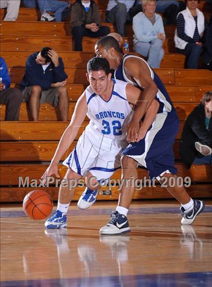Thumbnail 3 in Rancho Bernardo vs Vista del Lago (MaxPreps Holiday Classic) photogallery.