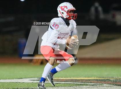 Thumbnail 3 in Southside vs. Jefferson (UIL Class 5A Bi-District Playoff) photogallery.