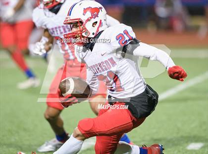 Thumbnail 2 in Southside vs. Jefferson (UIL Class 5A Bi-District Playoff) photogallery.