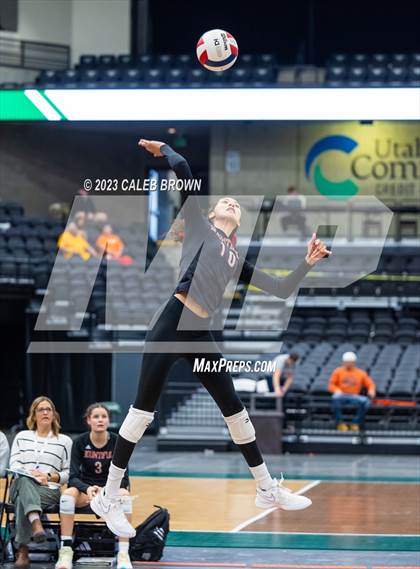 Thumbnail 3 in Maple Mountain vs. Bountiful (UHSAA 5A Final) photogallery.