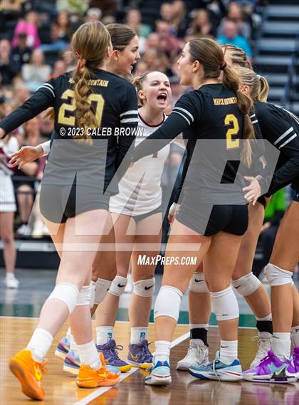 Thumbnail 2 in Maple Mountain vs. Bountiful (UHSAA 5A Final) photogallery.