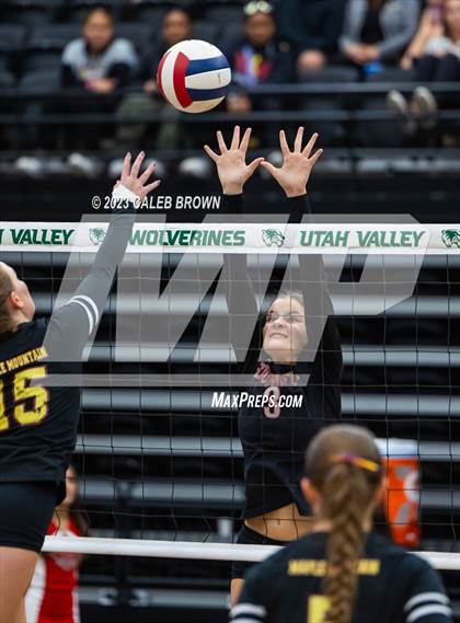 Thumbnail 1 in Maple Mountain vs. Bountiful (UHSAA 5A Final) photogallery.