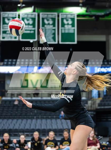 Thumbnail 3 in Maple Mountain vs. Bountiful (UHSAA 5A Final) photogallery.