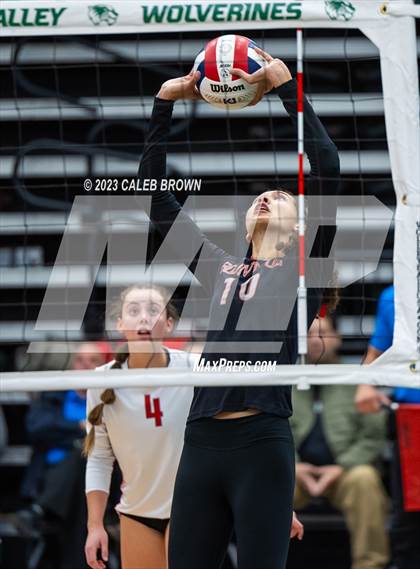 Thumbnail 2 in Maple Mountain vs. Bountiful (UHSAA 5A Final) photogallery.