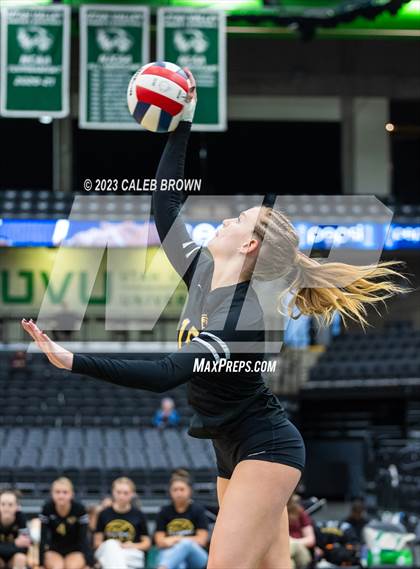 Thumbnail 2 in Maple Mountain vs. Bountiful (UHSAA 5A Final) photogallery.