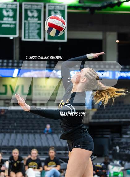 Thumbnail 1 in Maple Mountain vs. Bountiful (UHSAA 5A Final) photogallery.