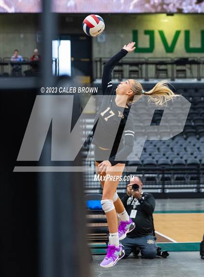 Thumbnail 1 in Maple Mountain vs. Bountiful (UHSAA 5A Final) photogallery.
