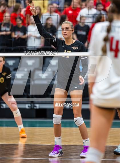 Thumbnail 2 in Maple Mountain vs. Bountiful (UHSAA 5A Final) photogallery.