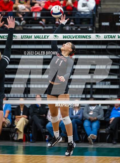 Thumbnail 2 in Maple Mountain vs. Bountiful (UHSAA 5A Final) photogallery.