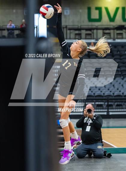 Thumbnail 2 in Maple Mountain vs. Bountiful (UHSAA 5A Final) photogallery.