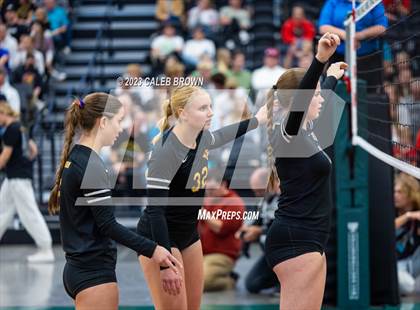 Thumbnail 2 in Maple Mountain vs. Bountiful (UHSAA 5A Final) photogallery.