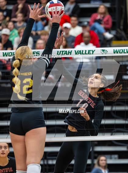 Thumbnail 3 in Maple Mountain vs. Bountiful (UHSAA 5A Final) photogallery.