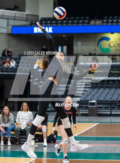 Thumbnail 3 in Maple Mountain vs. Bountiful (UHSAA 5A Final) photogallery.