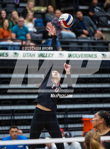 Thumbnail 3 in Maple Mountain vs. Bountiful (UHSAA 5A Final) photogallery.