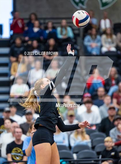 Thumbnail 1 in Maple Mountain vs. Bountiful (UHSAA 5A Final) photogallery.