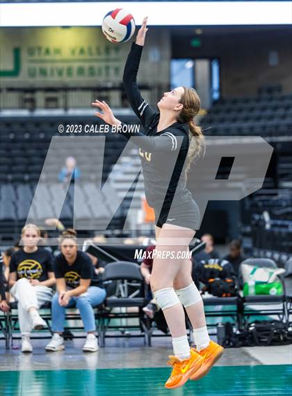 Thumbnail 2 in Maple Mountain vs. Bountiful (UHSAA 5A Final) photogallery.