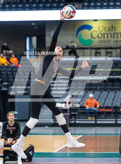 Thumbnail 1 in Maple Mountain vs. Bountiful (UHSAA 5A Final) photogallery.
