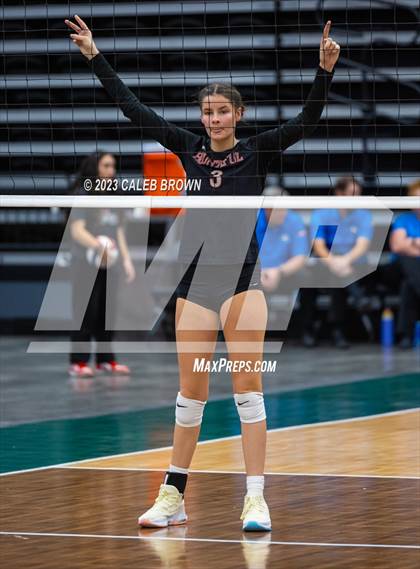 Thumbnail 1 in Maple Mountain vs. Bountiful (UHSAA 5A Final) photogallery.