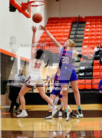 Thumbnail 1 in Argyle vs. Graham (UIL 4A Area Playoff) photogallery.