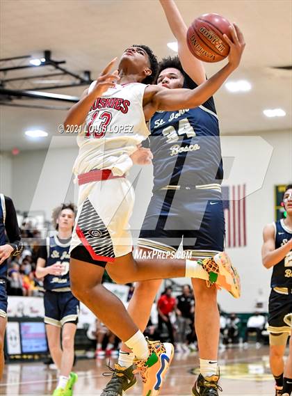 Thumbnail 3 in Centennial vs. St. John Bosco (The Classic at Damien) Tournament photogallery.